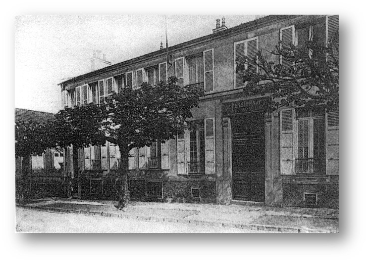 Façade de l'Ecole Sainte Jeanne d'Arc à Gagny au début du siècle